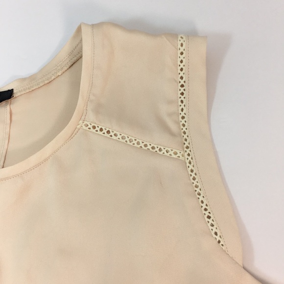 ✨TCEC✨CREAM SLEEVELESS TOP - Picture 7 of 15